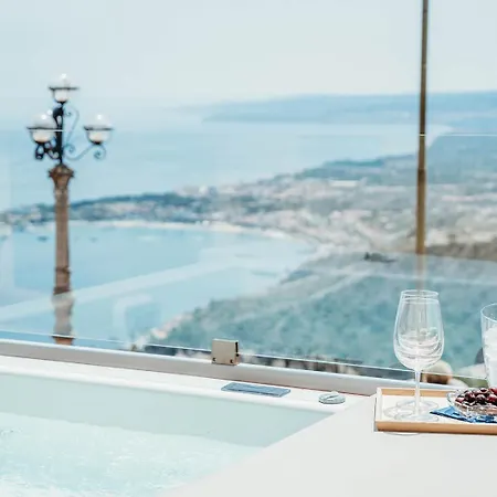 Marta Luxury Sea View And טאורמינה