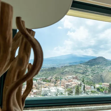 Marta Luxury Sea View And טאורמינה