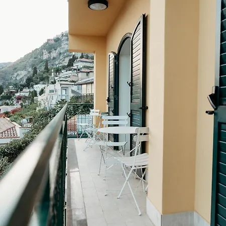Marta Luxury Sea View And فيلة تاورمينا